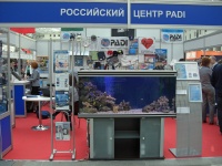 Стенд Российского центра PADI располагался в центральном проходе рядом с входом