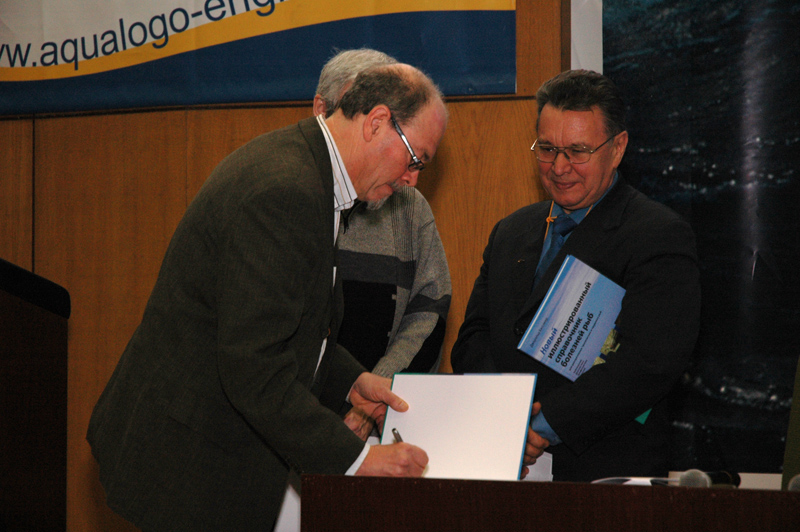 Джеральд Басслеер и Олег Николаевич Юнчис на конференции в 2011 году