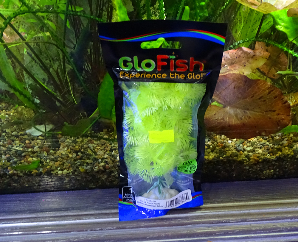 Новинка в супермаркетах Аква Лого - пластиковые декорации Glofish