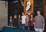 Организаторы Конференции: портрет с портретом Дарвина