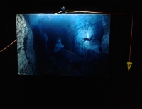 В отдельном зале можно совершить фотопутешествие по Ординской пещере, на стене висит рекомендация держаться страховочного тросса
