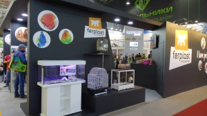 Ferplast анонсировал на выставке новые аквариумы Star с Led-освещением. На стенде был представлен комплект "аквариум с тумбой" серии Dubai белого цвета. Ferplast анонсировал на выставке новые аквариумы Star с Led-освещением. На стенде был представлен комплект "аквариум с тумбой" серии Dubai белого цвета.
