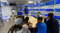 16 сентября 2017 года в супермаркете "Аква Лого на ВДНХ" состоялся "Открытый урок аквариумистики" для детей и их родителей.
В рамках мероприятия прошел урок биологии "Многообразие подводного мира. Теория и практика".