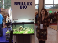 Менеджер аквариумного салона Ильясова Юлия на стенде компании AQUAEL. Здесь была представлена новая модель серии Brillux - BIO