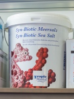 А синтетическая морская соль Tropic Marin, скорее всего, уже не поступит в продажу в связи с введенным недавно нашими властями запретом на поставку морской соли из Европы и Америки