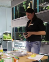 Мария продемонстрировала участникам семинара, образцы специализированной химии и средств ухода