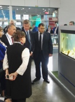 Исполнительный директор Программы ООН по окружающей среде, заместитель Генерального секретаря ООН Эрик Солхейм посетил стенд компании и ознакомился с экспозицией, посвященной морским дальневосточным гидробионтам. Исполнительный директор Программы ООН по окружающей среде, заместитель Генерального секретаря ООН Эрик Солхейм посетил стенд компании и ознакомился с экспозицией, посвященной морским дальневосточным гидробионтам.