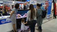 Начинаем осмотр выставки с морского аквариума "Аква Лого", у которого собиралось немало посетителей. Начинаем осмотр выставки с морского аквариума "Аква Лого", у которого собиралось немало посетителей.